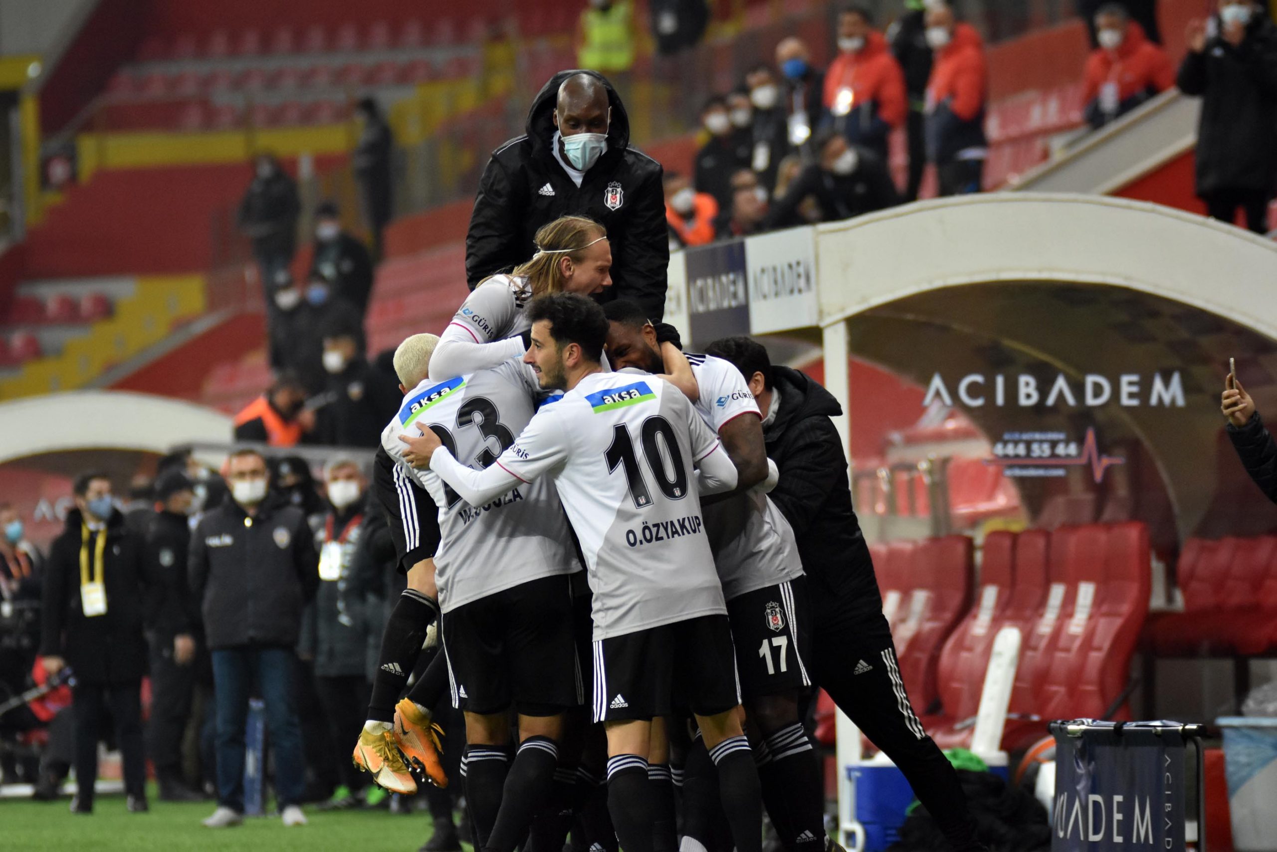 HES KABLO KAYSERISPOR SAHASINDA AGIRLADIGI BESIKTAS'A 2-0 YENILDI. FOTO: ILYAS KAPLAN-KAYSERI-DHA