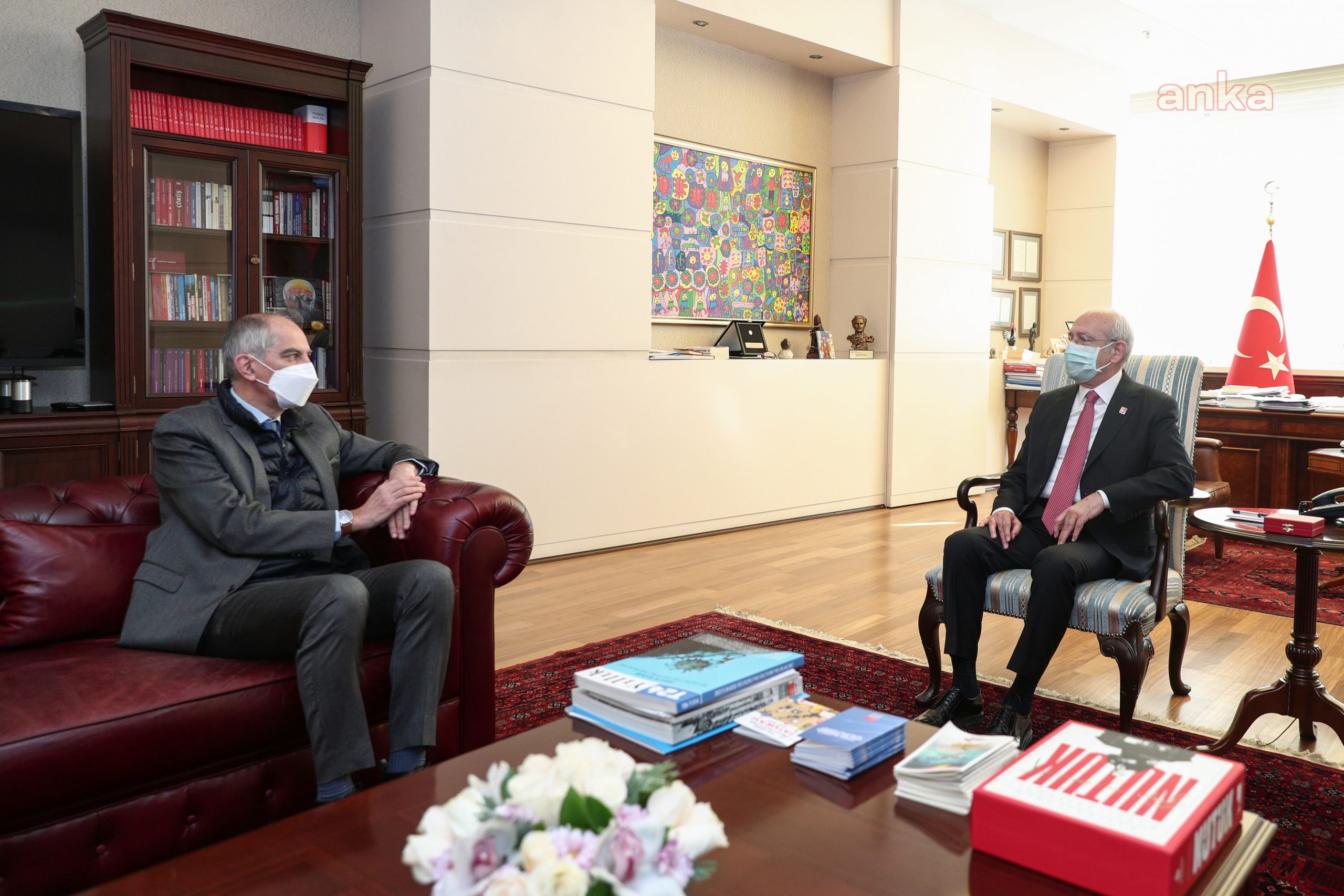 Cumhuriyet Halk Partisi Genel Başkanı Kemal Kılıçdaroğlu, Fransa'nın Türkiye Büyükelçisi Hervé Magro'yu kabul etti. Görüşmede CHP lideri Kılıçdaroğlu’na, Genel Başkan Başdanışmanı Ünal Çeviköz eşlik etti.