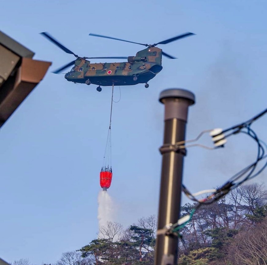 JAPONYA'DA GÜNLERDİR DEVAM EDEN ORMAN YANGINI KONTROL ALTINA ALINAMIYOR (BURAK ERSOY/TOKYO-İHA)
Japonya'nın Tochigi eyaletindeki ormanlık alanda 21 Şubat'ta başlayan yangın sonucu en az 106 hektarlık alan kül oldu.