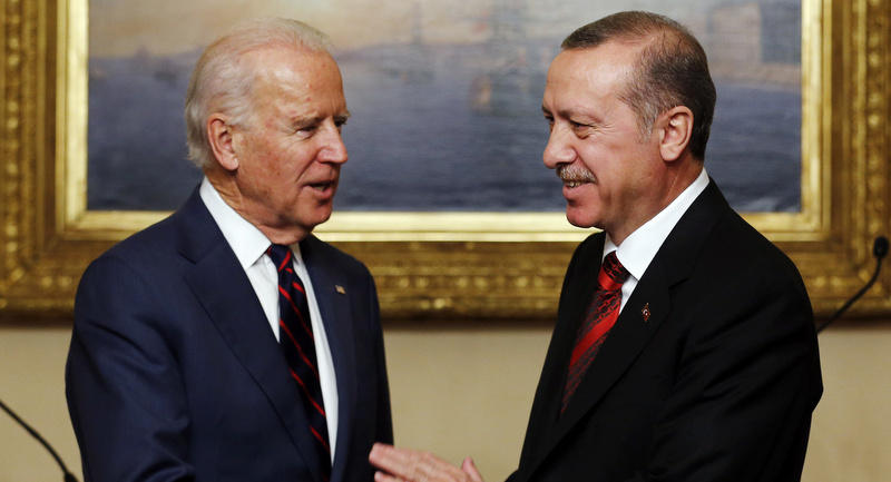 U.S. Vice President Joe Biden (L) meets with Turkey's President Tayyip Erdogan at Beylerbeyi Palace in Istanbul November 22, 2014. REUTERS/Murad Sezer (TURKEY - Tags: POLITICS) - RTR4F5NS