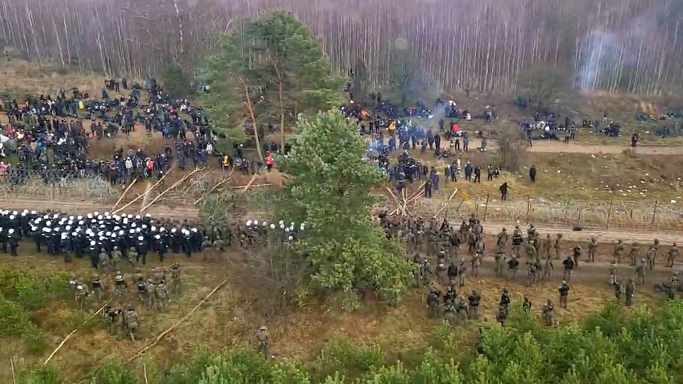 Hundreds of migrants try to cross from the Belarus side of the border with Poland near Kuznica Bialostocka, Poland, in this video-grab released by the Polish Defence Ministry, November 8, 2021. MON/Handout via REUTERS THIS IMAGE HAS BEEN SUPPLIED BY A THIRD PARTY