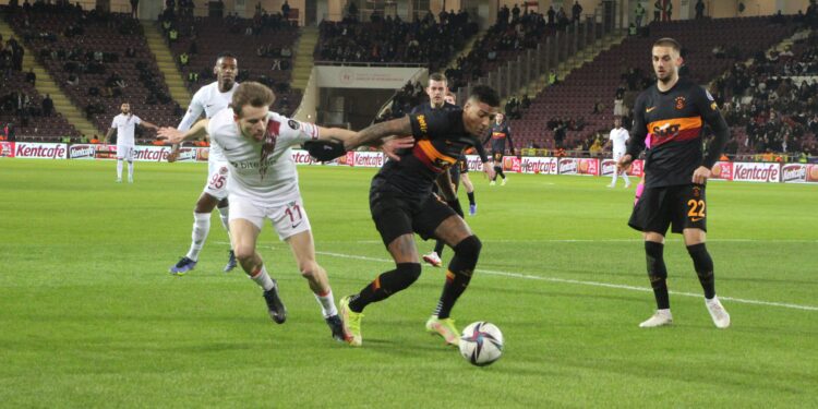 SPOR TOTO SÜPER LİG: A. HATAYSPOR: 4 - GALATASARAY: 2 (MAÇ SONUCU) (ADEM KARAGÖZ - GÖKHAN AKLAN/HATAY-İHA)
Spor Toto Süper Lig'in 21. haftasında A. Hatayspor sahasında karşılaştığı Galatasaray'ı 4-2 mağlup etti.