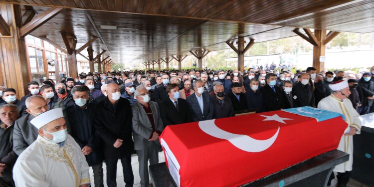 Ankara'da tedavi gördüğü hastanede 82 yaşında hayatını kaybeden eski bakanlardan Sadi Somuncuoğlu'nun cenazesi memleketi Aksaray'da toprağa verildi. ( Adem Koçak - Anadolu Ajansı )