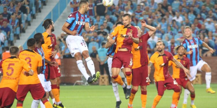 SPOR TOTO SÜPER LİG'İN 4. HAFTASINDA TRABZONSPOR, GALATASARAY'I KONUK EDİYOR. MÜSABAKANIN İLK YARI GOLSÜZ EŞİTLİKLE SONUÇLANDI. (GÖKMEN ŞAHİN - OZAN KÖSE/TRABZON-İHA)
Spor Toto Süper Lig'in 4. haftasında Trabzonspor, Galatasaray'ı konuk ediyor. Müsabakanın ilk yarı golsüz eşitlikle sonuçlandı.