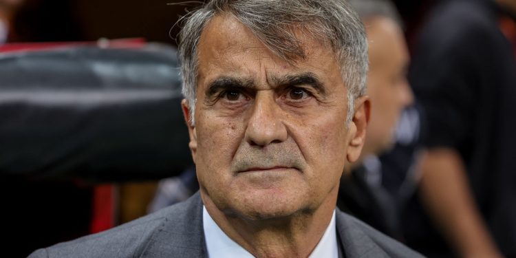 ISTANBUL, TURKEY - NOVEMBER 5: head-coach Senol Gunes of Besiktas during the Turkish Super Lig match between Galatasaray and Besiktas at Stadion NEF Stadyumu on November 5, 2022 in Istanbul, Turkey (Photo by Orange Pictures/BSR Agency/Getty Images)